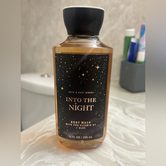 Bath and Bodyworks into the night body wash - Picture 1 of 1